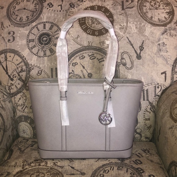 🥂🍾C’YA 2020 SALE! Michael Kors JETSETTRAVEL Tote - Picture 1 of 4